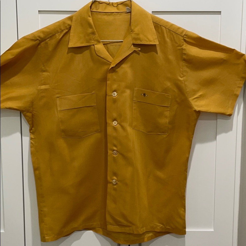 Vintage short sleeve shirt.